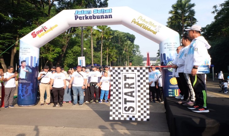 Foto : Jalan Sehat bersama jajaran lingkup Kementerian Pertanian dengan masyarakat.