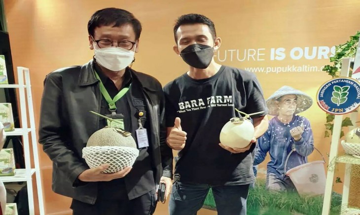 Foto : Duta Petani Milenial Kementerian Pertanian Asal Kalimantan Timur, Ali Lutfi Bersama Kepala BPPSDMP, Dedi Nursyamsi.