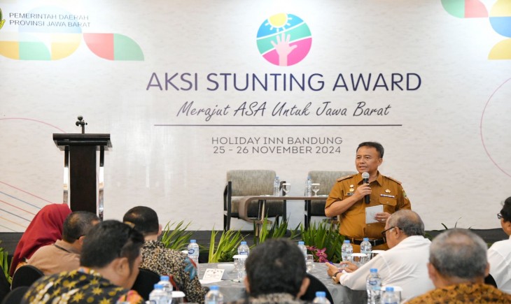 Sekda Jabar Herman Suryatman Pertemuan evaluasi stunting tingkat Provinsi (TPPS) dan Kab/kota serta Aksi Stunting Award (ASA) di Hotel Holiday Inn, Kota Bandung, Senin (25/11/2024) (RizalFs/Dokpim Jabar)