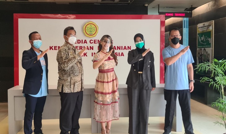 Foto : Pedangdut Jenita Janet Ikuti Acara Tani Inspiratif Kekinian Talkshow (Tiktalk) Dengan Tema Pertanian itu Keren. Yang Digelar di Gedung Pusat Informasi Agribisnis, Kementan.