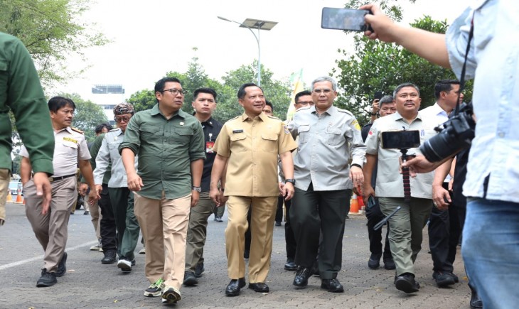 Menteri Dalam Negeri Tito Karnavian pada Gerakan Pangan Murah dalam rangka Hari Pangan Sedunia 2023 bersama Plt Menteri Pertanian Arief Prasetyo Adi di Kantor Pusat Kementan, Senin (16/10/2023). (Dok. Kementan)