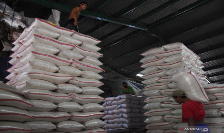 Harga beras medium naik di Pasar Cipinang, pedagang minta pemerintah pertimbangkan kenaikan HET. (Foto : Antara)
