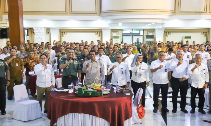 Mentan, Andi Amran Sulaiman menghadiri Rapat Koordinasi Percepatan Pencapaian Luas Tambah Tanam (LTT) yang digelar di Balai Prajurit Kodam Brawijaya, Surabaya, Jawa Timur. (Foto: Dok. Kementan)