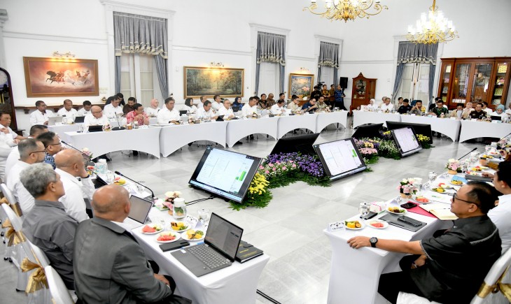 Rakor Pusat dan Daerah dalam Mendukung Swasembada Pangan Nasional, yang dipimpin langsung oleh Menko Bidang Pangan RI Zulkifli Hasan di Gedung Pakuan, Kota Bandung, Selasa (24/12/2024).(Foto: Biro Adpim Jabar)