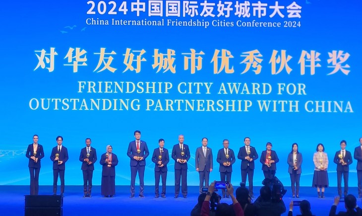 Foto: Pemda Provinsi Jawa Barat meraih penghargaan kategori Kerja Sama Luar Biasa (Oustanding Partnership) di event China International Friendship Cities Conference (CIFCC) 2024 di Kunming, China, Selasa (19/11/2024).
