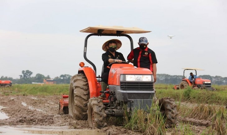 Foto : Keberadaan Alat Mesin Pertanian (Alsintan) begitu dirasakan oleh Petani di Sumatera Barat.