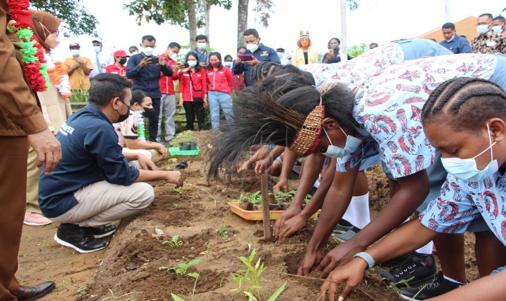 Foto : Kegiatan Tanam Jagung Bersama Petani.