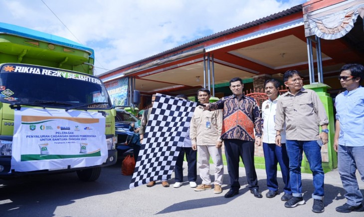 Pemkab Pangkep salurkan bantuan beras untuk warga miskin ekstrem
