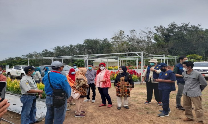 Foto : Kepala Pusat Pendidikan Pertanian selaku Direktur Program YESS Idha Widi Arsanti bersama Project Manager Program YESS Inneke Kusumawaty melakukan koordinasi dengan stakeholder di tingkat provinsi dan kabupaten.