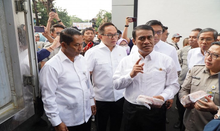 Mentan Amran usai melakukan Kick Off Operasi Pasar Pangan Murah di Kantor Pos Fatmawati, Jakarta Selatan, Senin (24/2/2025). (Foto: Dok. Kementan)