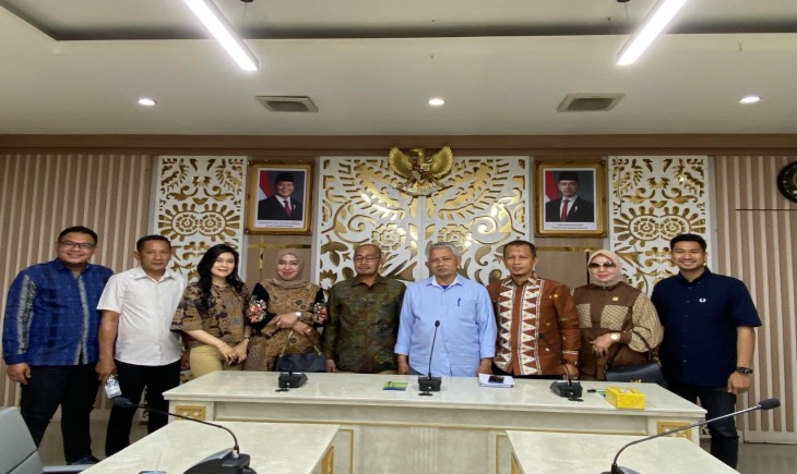 Foto: Kabag Program dan Keuangan Sekretariat DPRD Provinsi Jawa Barat Arip Ahmad Ripai usai menerima kunjungan kerja DPRD Kabupaten Kolaka, Provinsi Sulawesi Tenggara, Kota Bandung, Selasa (18/2/2025). 
