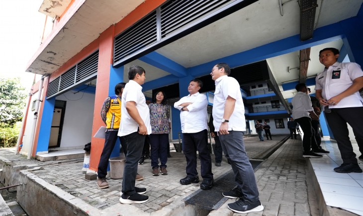 Sekretaris Daerah Provinsi Jawa Barat Herman Suryatman meninjau Apartemen Transit milik Pemdaprov Jabar di kawasan Rancaekek dan Solokanjeruk, Kabupaten Bandung, Rabu (20/11/2024).(Foto: Biro Adpim Jabar)