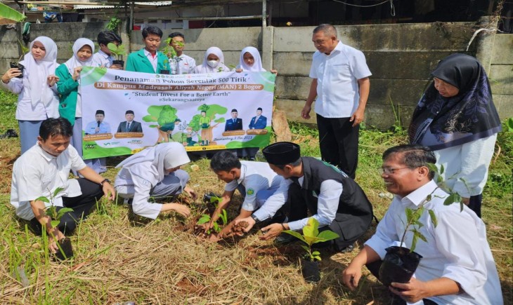 Siswa MAN 2 Bogor saat ikuti Gerakan Tanam Pohon