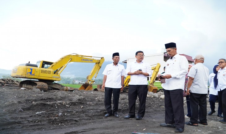 Kunjungi Agam Sumbar, NFA dan Penggiat Pangan Salurkan Bantuan Kemanusiaan Total Senilai Rp 428 Juta. (Foto: Dok. Bapanas)