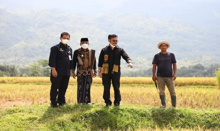 Foto : Menteri Pertanian Syahrul Saat Berada di Gampong Blang Miro, Kecamatan Simpang Tiga, Kabupaten Aceh Besar.