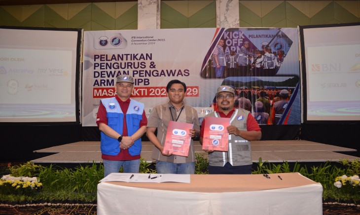 ARM HA-IPB mengukuhkan kemitraan strateginya melalui penandatanganan nota kesepahaman atau MoU dengan tiga mitranya masing-masing Ikatan Alumni Menwa (IAM) IPB University, media Pangan News, dan media Radar Suara.