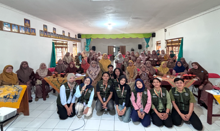 Foto: Pemanfaatan Limbah Jagung Jadi Briket, Inisiatif KKN UNS Dukung Kampung Iklim Desa Jatiroyo.