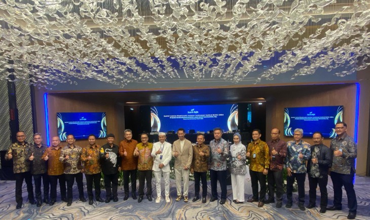 Foto: Gubernur Jawa Barat Dedi Mulyadi mengikuti Rapat Umum Pemegang Saham Tahunan (RUPST) Tahun Buku 2024 di Menara bank bjb, Kota Bandung, Rabu (16/4/2025).