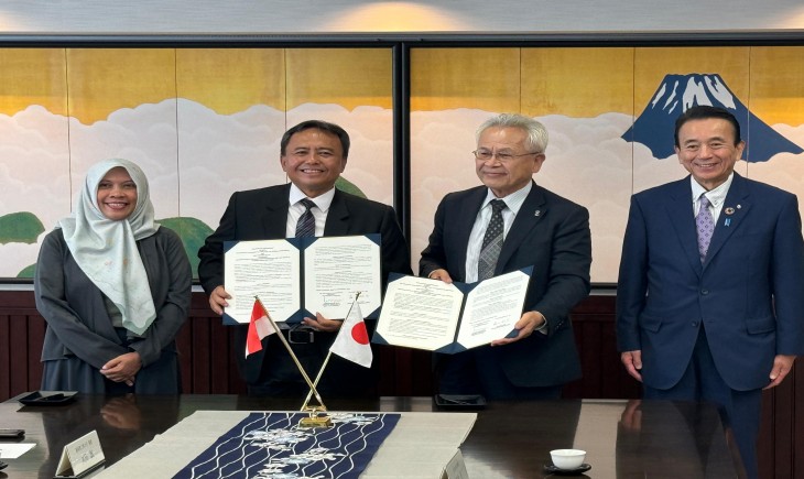 Pemerintah Provinsi Jawa Barat dan AIWA Holdings menandatangani Implementing Arrangement. (Istimewa)