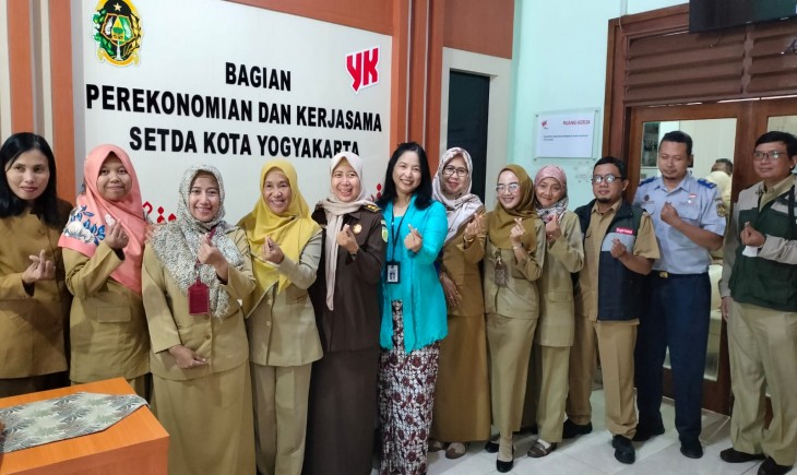 Bidang Bagian Perekonomian dan Kerja Sama Pemkot Yogyakarta pada Kunjungan Kerja Pemerintah Kabupaten Bantul di Ruang Rapat Asmaradana Bagian Perekonomian dan Kerjasama Setda Kota Yogyakarta. (Pemkot Yogyakarta)