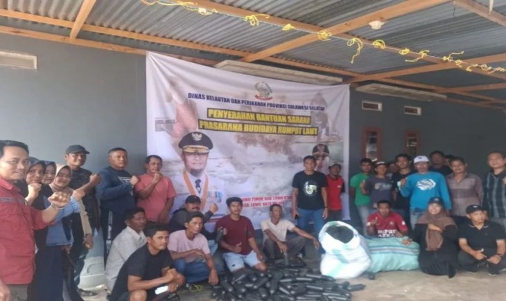 Pemprov Sulsel mengganti pelampung botol plastik dengan buoy khusus dalam budidaya rumput laut. (Foto : Humas Pemprov Sulsel)