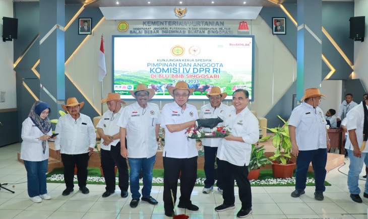 BBIB Singosari Akbar, menerima secara resmi Kunjungan kerja spesifik Komisi IV DPR RI bersama Direktur Jenderal Peternakan dan Kesehatan Hewan Kementerian Pertanian RI Dr. Nasrullah. (Foto : BBIB)