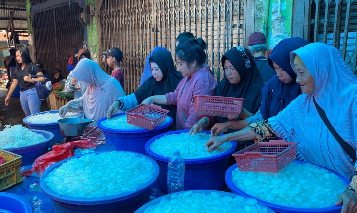 Lapak pedagang kolang-kaling di pasar Kota Bogor.