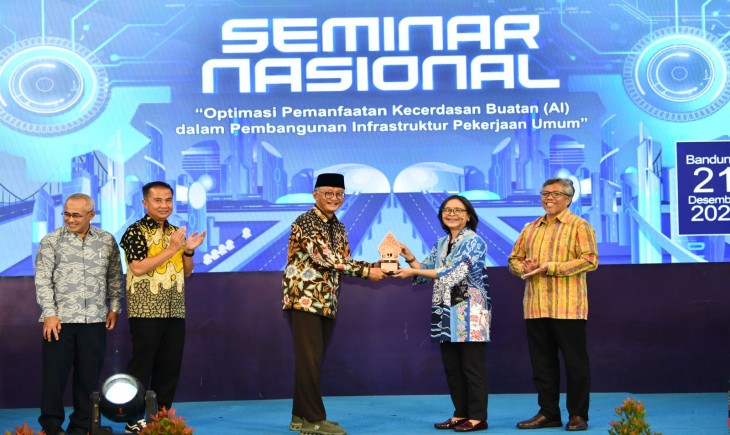 Foto: Bey Machmudin Hadiri Seminar Nasional AI untuk Optimasi Infrastruktur.