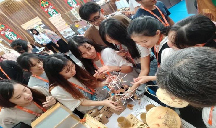 Produk lokal UMKM Indonesia laris manis dalam pameran di Tiongkok. (JawaPos.com)