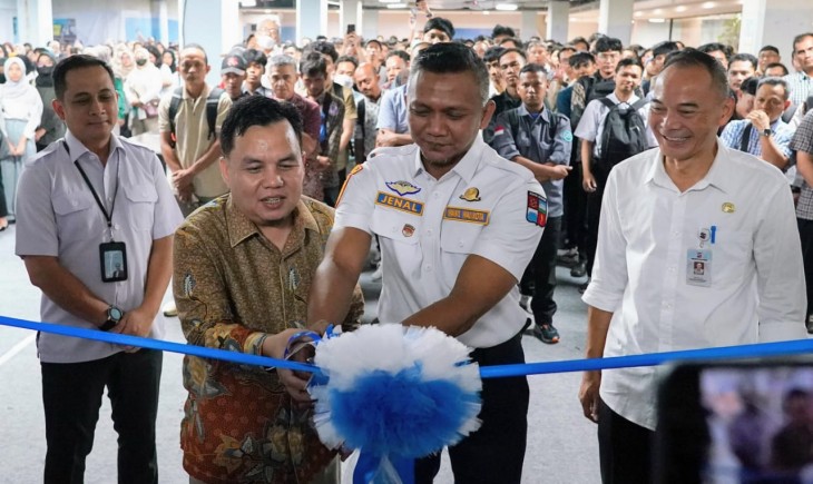 Foto: Ketua DPRD Kota Bogor Adityawarman Adil bersama Wakil Walikota Bogor Jenal Mutaqin meresmikan kegiatan Job Fair 2025 Kota Bogor, Rabu (15/10/2025).