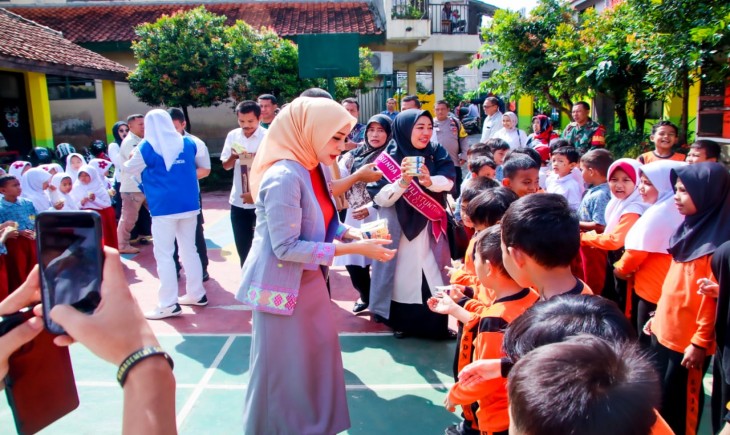 Yantie Dedie Rachim sebagai Bunda Peduli Stunting Kota Bogor sedang memberikan pemahaman tentang Stunting. (Niko/PanganNews.id)