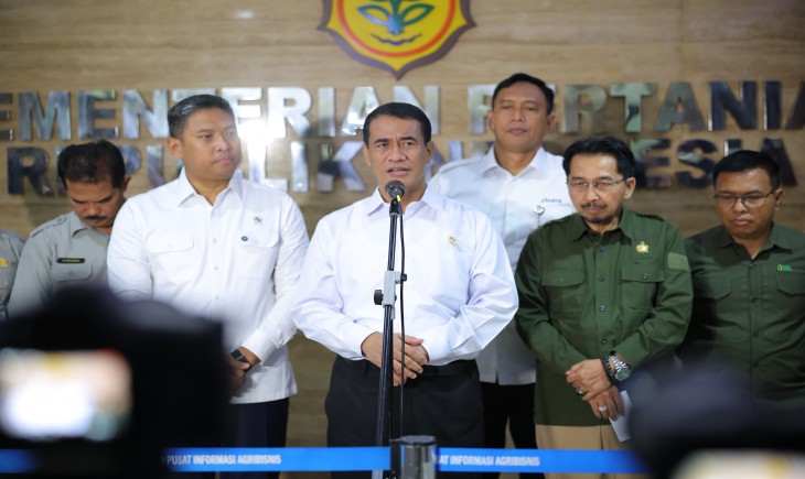 Mentan Amran saat doorstop di Kantor Pusat Kementerian Pertanian, Jakarta, (22/12/2025). (Foto: dok. Kementan)