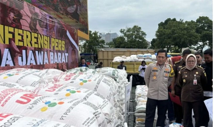 Polda Jabar Tangkap Tujuh Pelaku Penimbun 33 Ton Pupuk Bersubsidi. (Foto : Antara)