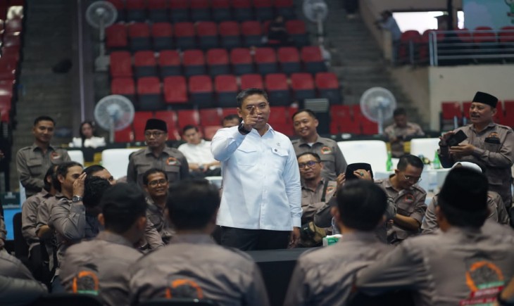Wamentan Sudaryono dalam acara pelantikan Tani Merdeka di Stadion Jatidiri, Semarang, Jawa Tengah, Minggu (30/11/2025). (Foto: dok. Kementan)