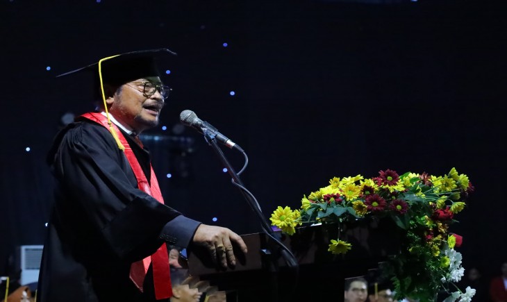 Mentan SYL menghadiri upacara dies natalis Universitas Hasanuddin ke 67 di ruang Baruga A Pettarani Kampus Unhas Tamalanrea, Sulsel. (Dok. Kementan)