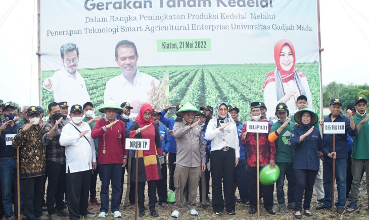 Foto : Gerakan Tanam Kedelai di Klaten.