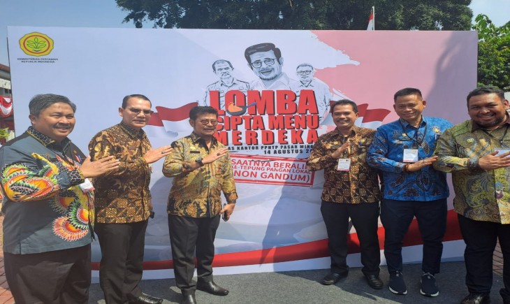 Mentan SYL dalam acara Lomba Cipta Menu Berbahan Dasar Tepung Non Gandum yang diselenggarakan di halaman Kantor Direktorat Pengolahan dan Pemasaran Hasil Pertanian, Direktorat Jenderal Tanaman Pangan. (Dok. Kementan)
