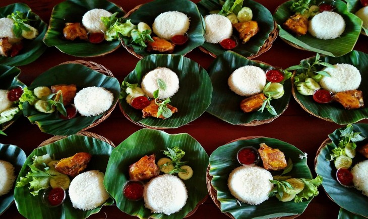 Sajian nasi timbel khas Jawa Barat, Indonesia. (Foto : Pixabay)