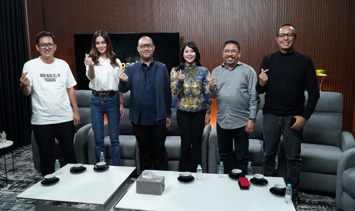 Foto: Menambang Masa Depan, Bukan Masa Lalu.