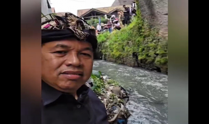 Gubernur Jabar Dedi Mulyadi melakukan inspeksi mendadak ke kawasan permukiman di Daerah Aliran Sungai Citarum di wilayah Kab. Bandung. (Foto: Dok. Humas Jabar)