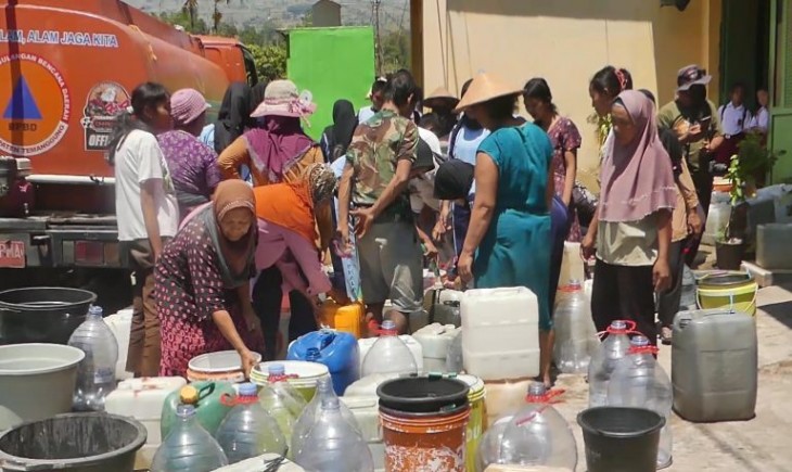 BPBD Kabupaten Temanggung telah menyalurkan air bersih kepada masyarakat (Diskominfo Kab. Temanggung)
