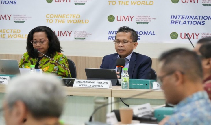 Kepala Badan Strategi Kebijakan Luar Negeri Kemlu, Muhammad Takdir, dalam Pertemuan Kelompok Ahli yang digelar Program Studi Hubungan Internasional Fisipol UMY, Kamis (11/12/2025). (Foto: umy.ac.id)