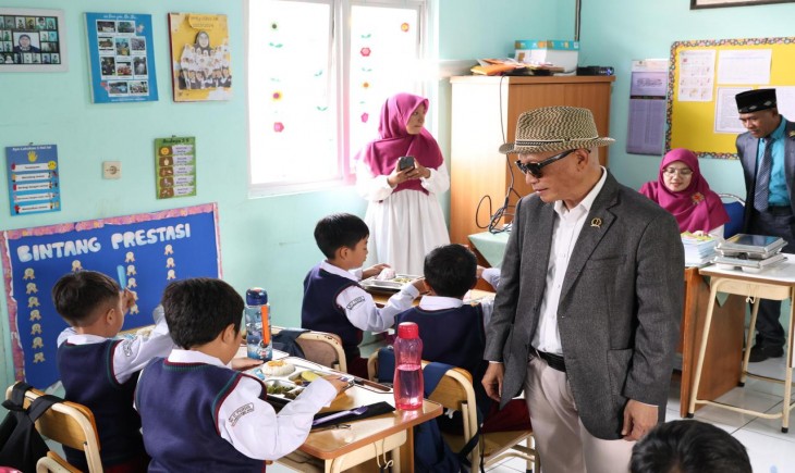 Foto: Ketua DPRD Provinsi Jawa Barat, Dr. H. Buky Wibawa, M.Si, bersama Wakil Bupati Bandung Terpilih, Ali Syakieb, menghadiri acara Tasyakur Dapur Makan Bergizi di SPPG Desa Cipagalo Kecamatan Bojongsoang,Kabupaten Bandung, Senin (17/2/2025).