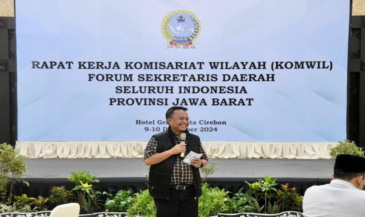 Sekda Jabar Herman Suryatman menghadiri rapat kerja dengan seluruh Sekretaris Daerah Kabupaten/Kota se-Jawa Barat di Grage Grand Business Hotel, Kota Cirebon, Senin (9/12/2024).(Foto: Biro Adpim Jabar)