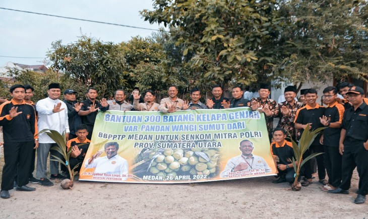 Foto : Bantuan 300 Batang Kelapa Genjah. Sumber Foto :