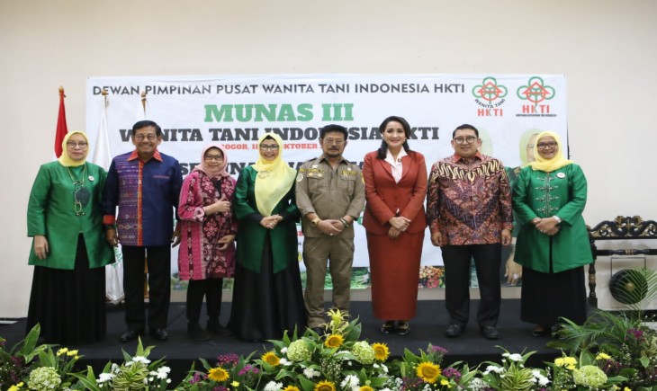 Foto : Mentan SYL dalam acara musyawarah nasional (munas) Ke - III Wanita Tani Indonesia HKTI di Bogor.