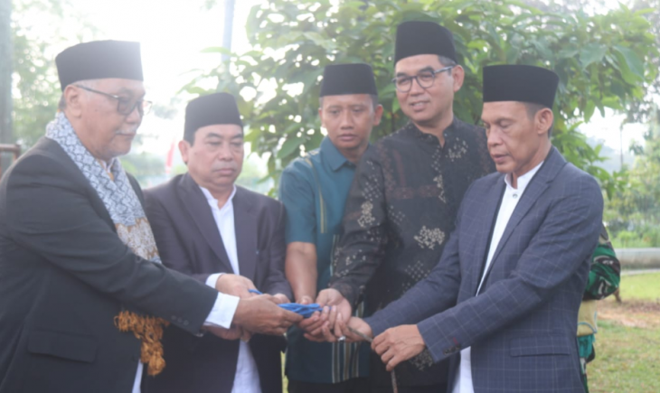 Foto: Peringati Idul Adha 1446 H, Pemkab Bogor Distribusikan Hewan Kurban ke Lembaga Keagamaan.