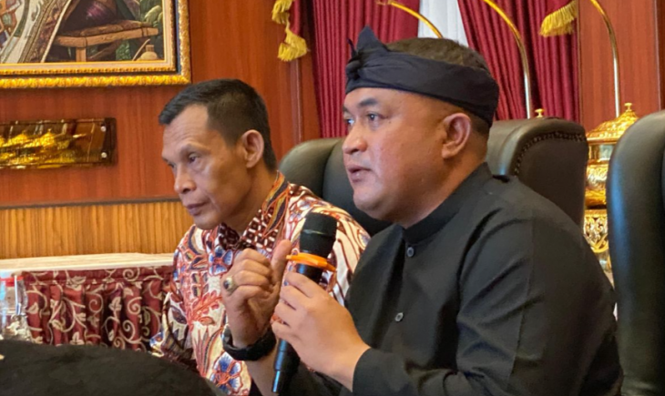 Foto: Bupati Bogor Rudy dialog dengan Aliansi Masyarakat Bogor Barat untuk Pemekaran (AMUK) di Pendopo Bupati, Cibinong, Kabupaten Bogor, Jawa Barat, Kamis (22/5/2025).