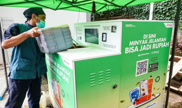 Pertamina, melalui MyPertamina dan UCOllect, meluncurkan Green Movement UCO untuk mengumpulkan minyak jelantah dari masyarakat dan mendaur ulangnya. (Foto : dok Pertamina Patra Niaga)