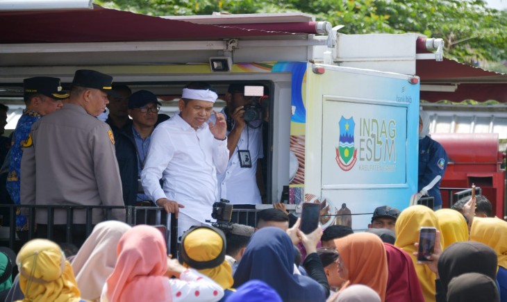 Foto: Gubernur Jawa Barat Dedi Mulyadi meninjau Situ Bagendit Zona 3, di Desa Sukamukti, Kecamatan Banyuresmi, Kabupaten Garut, Kamis (17/7/2025).